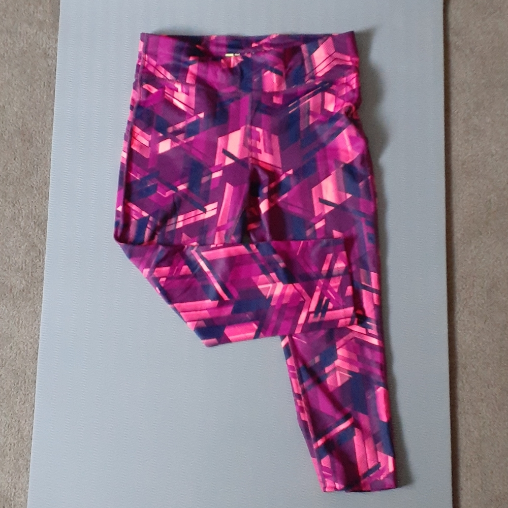 Cropped athletic leggings